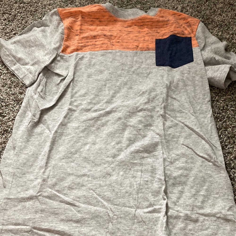 boys tshirt size L